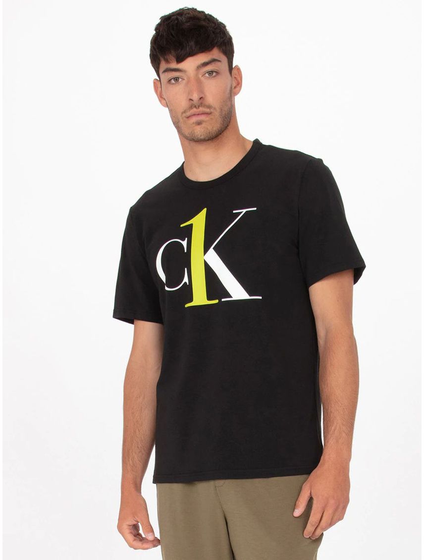REMERA CON LOGO ESTAMPADO REGULAR FIT