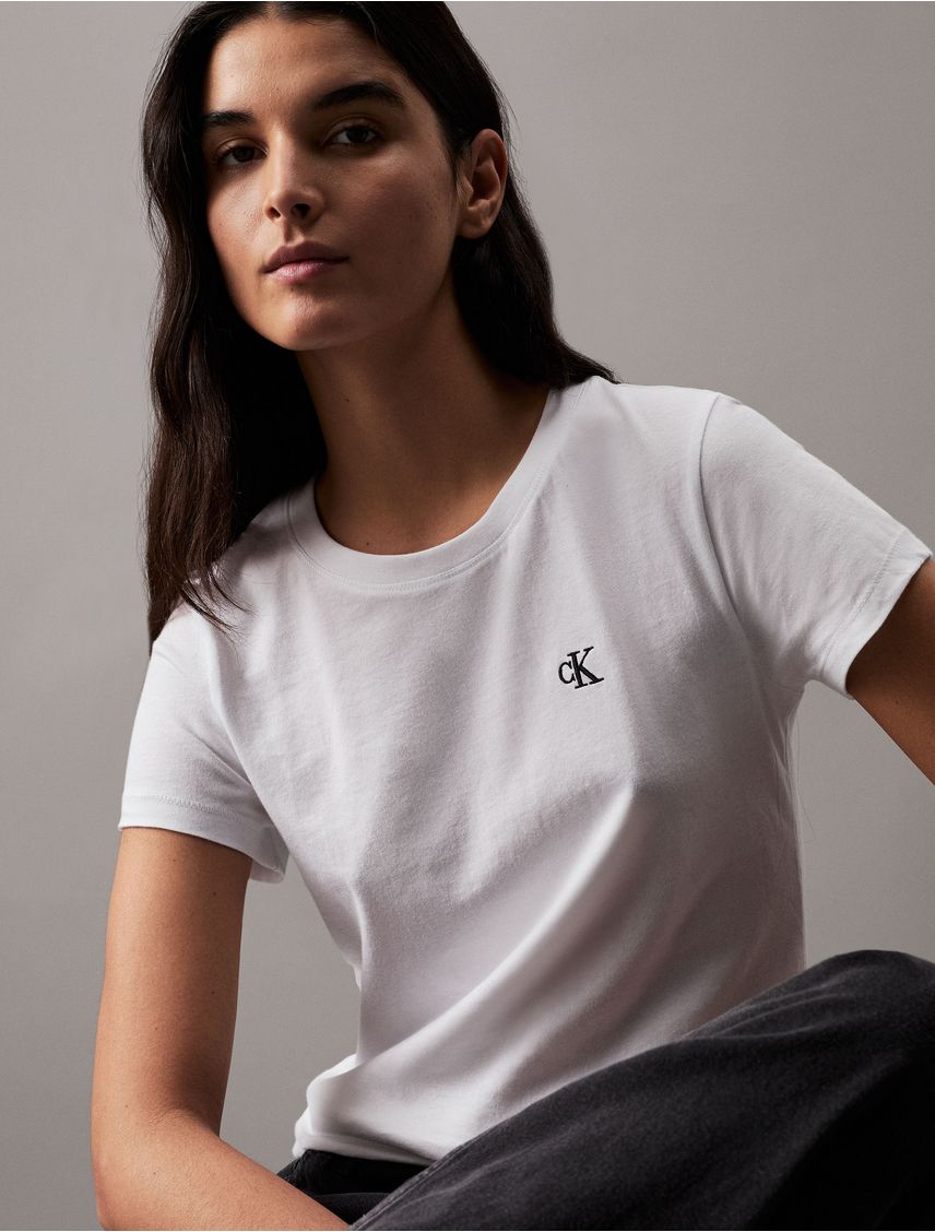Remera Cuello Redondo y Logo Bordado Slim Fit