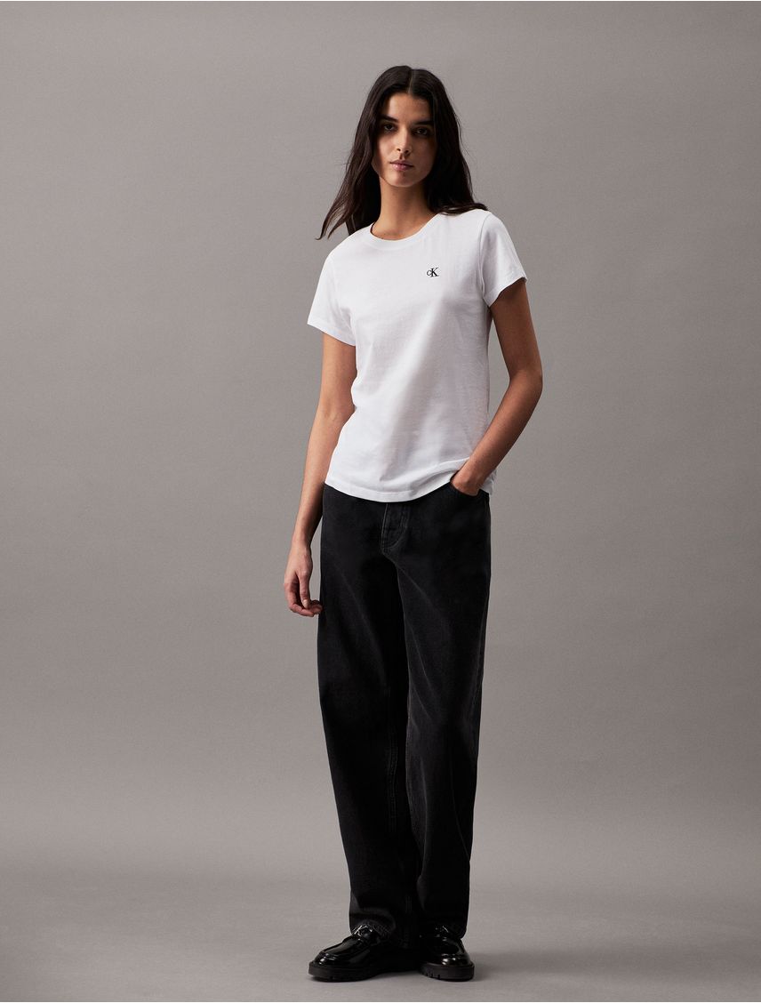 Remera Cuello Redondo y Logo Bordado Slim Fit