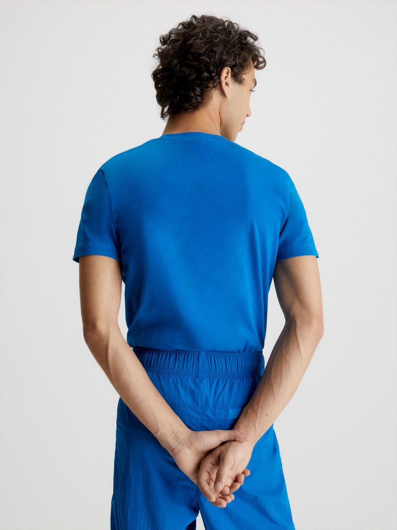 Remera-slim-con-logo