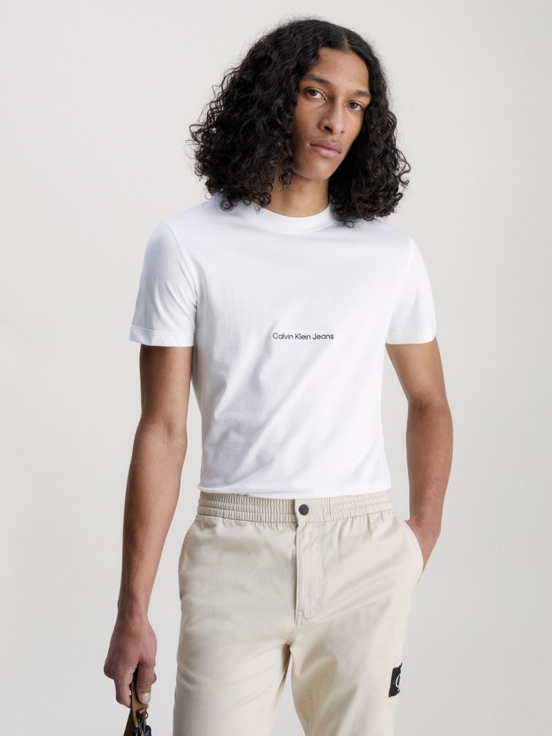 Remera-slim-con-logo-institutional