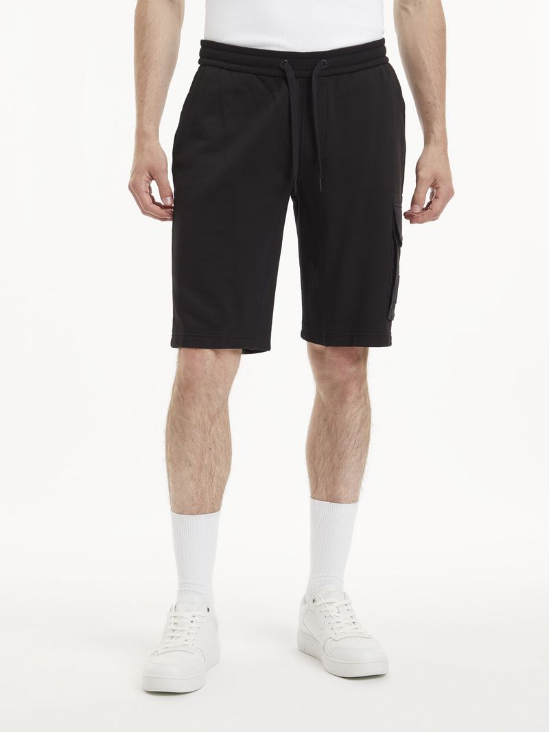 Short-con-insignia-