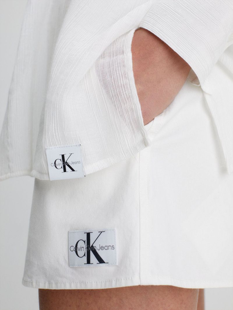 Camisa-con-espalda-dividida-de-rayon-arrugado
