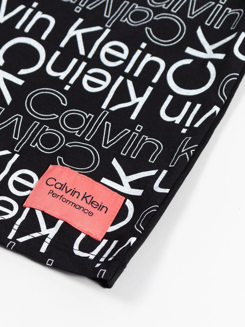 Remera-con-estampado-de-logo-Calvin-Klein-