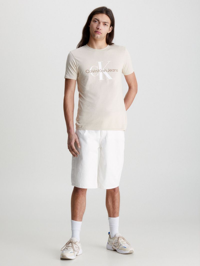 Remera-slim-con-monograma
