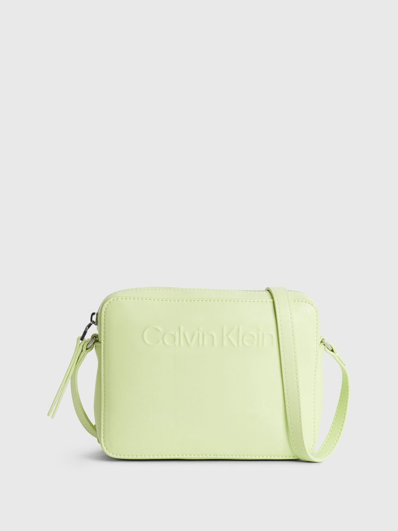 Cartera-reciclada-con-logotipo-en-relieve