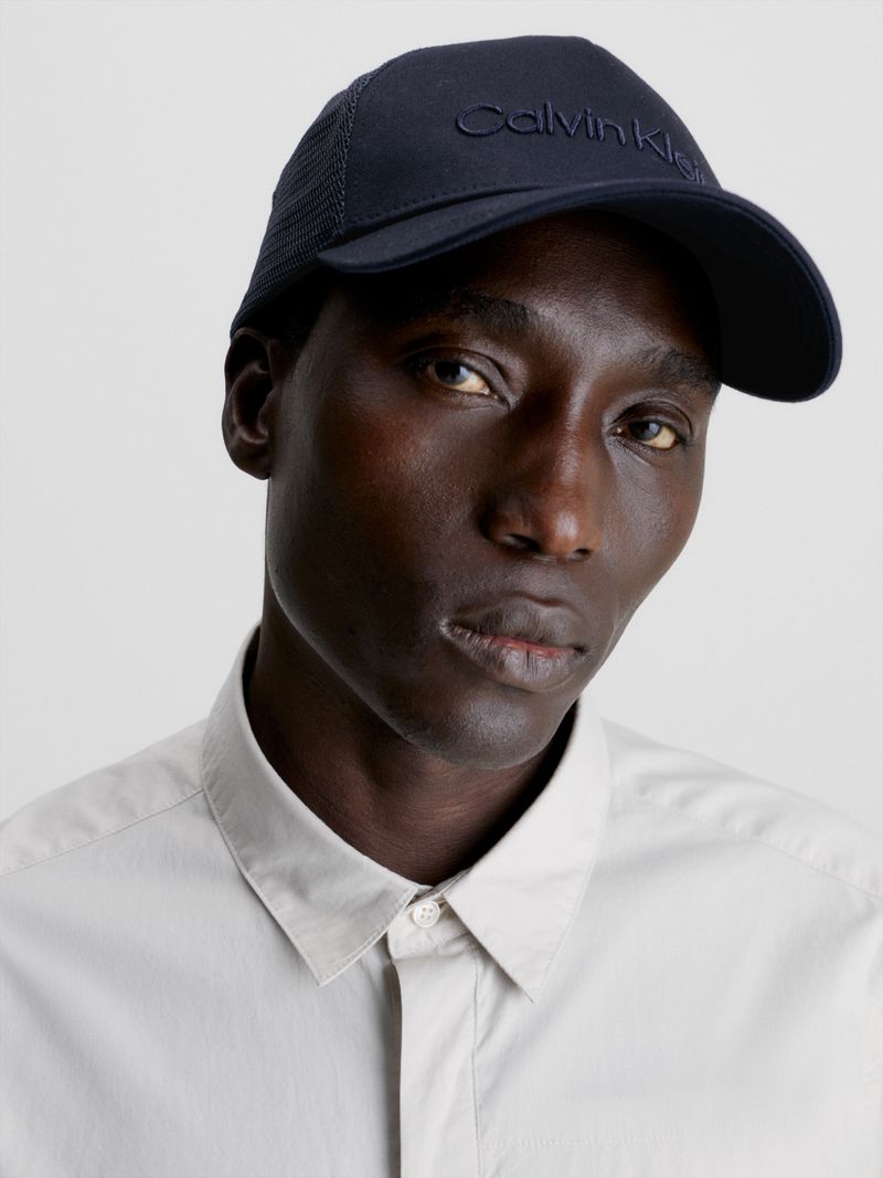Gorra-trucker-de-malla-bordada