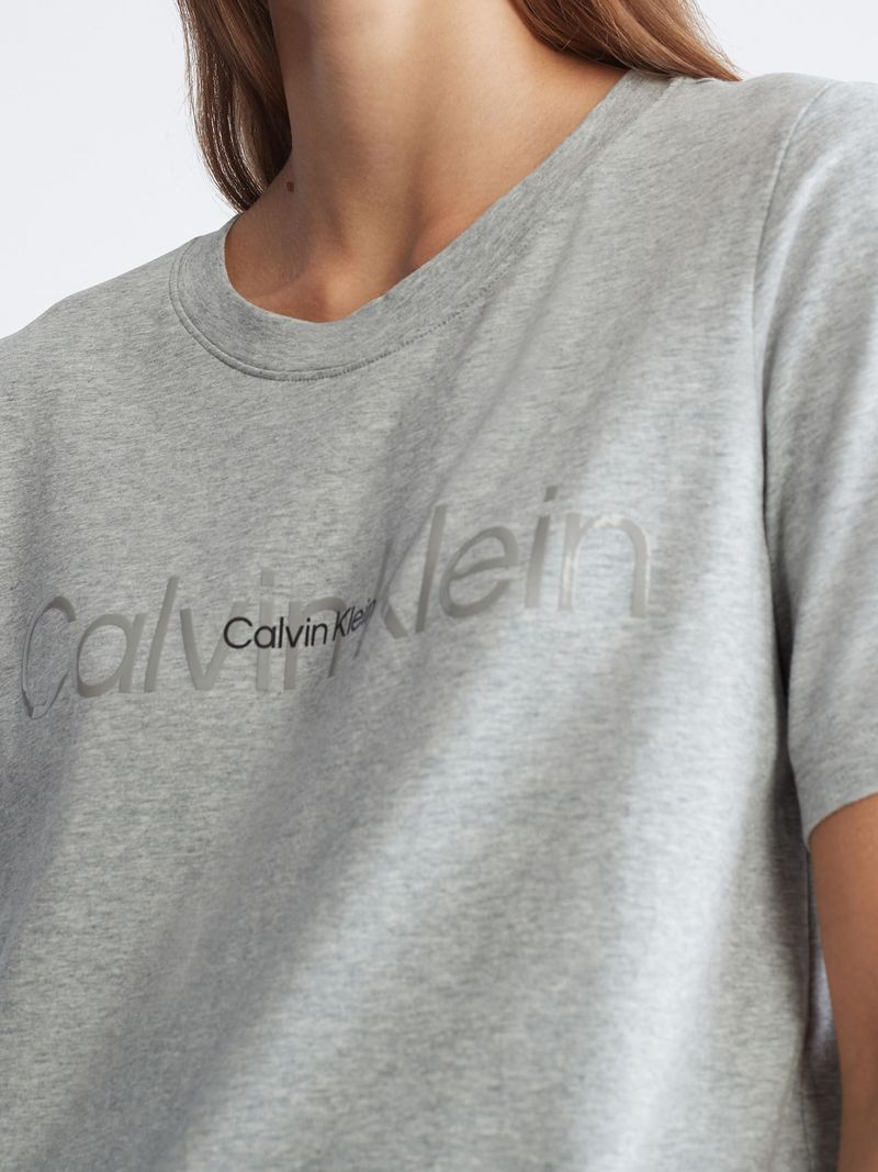 Camison-de-pijama-con-sobre-logo