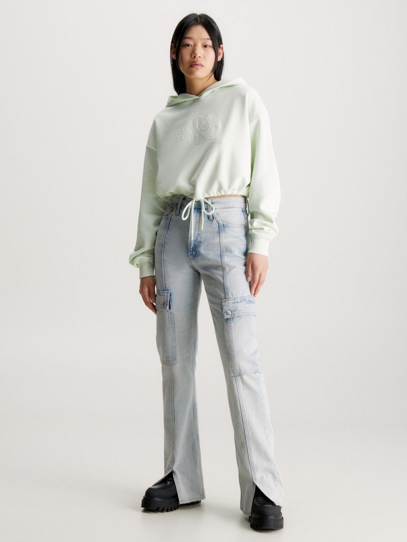 Buzo-cropped-con-capucha-y-logo-grabado