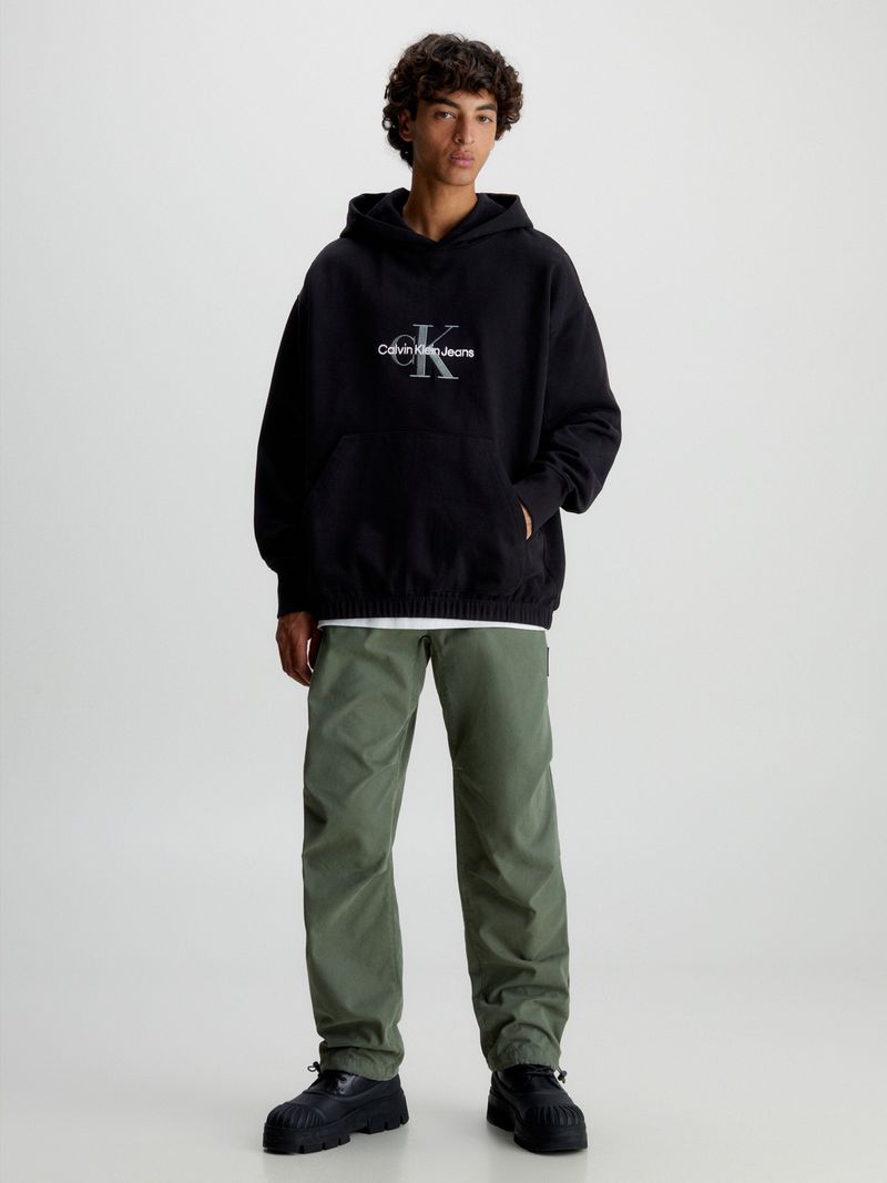 Buzo-oversize-con-capucha-y-monograma
