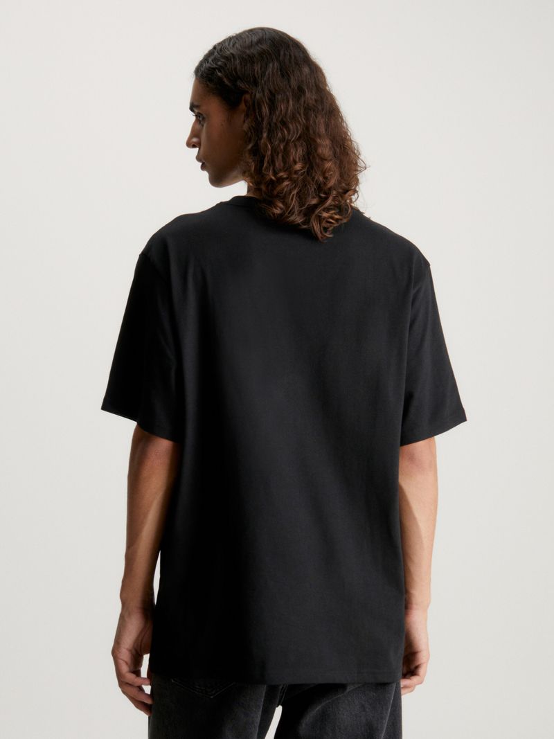 Camisa-holgada-con-monograma