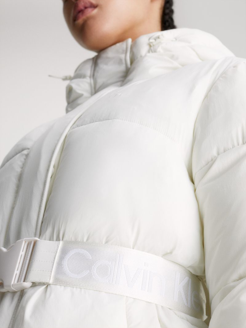 Campera-de-plumas-de-nailon-con-cinturon