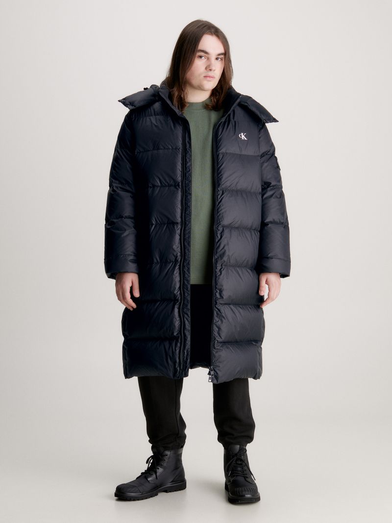 Campera-larga-de-plumas-essentials-