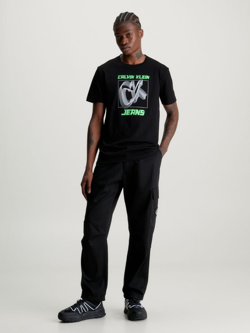 Remera-con-logo