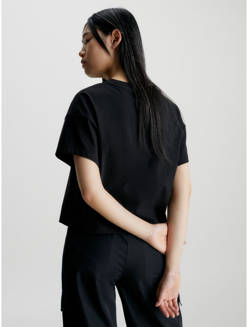 Remera embossed con monologo