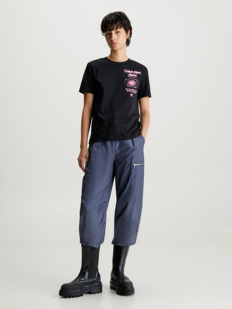 Remera-relaxed-con-estampado-en-la-espalda