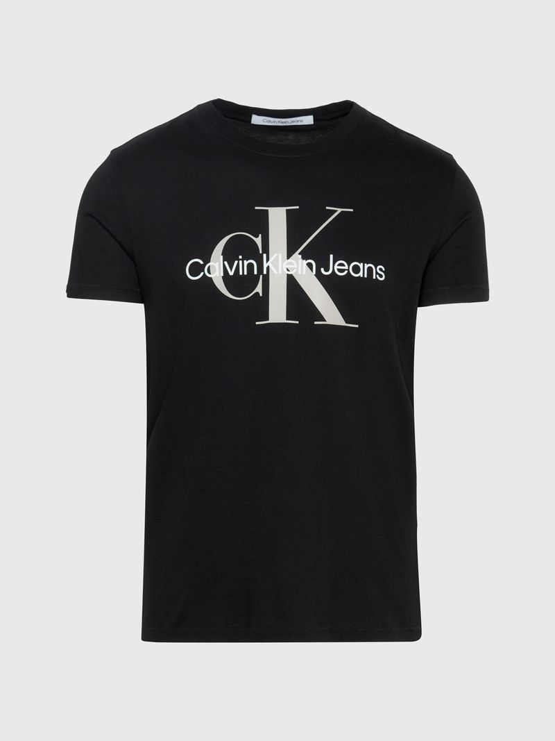 Remera-slim-con-monograma