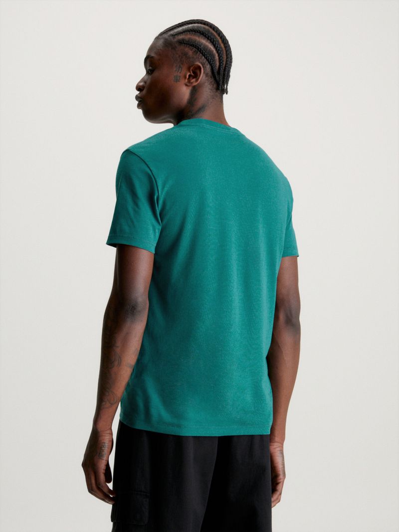 Remera-slim-con-monograma