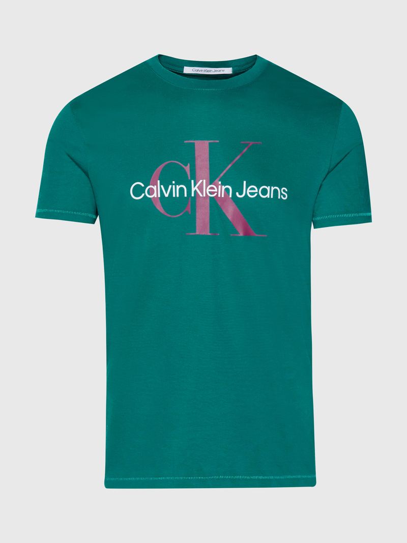 Remera-slim-con-monograma