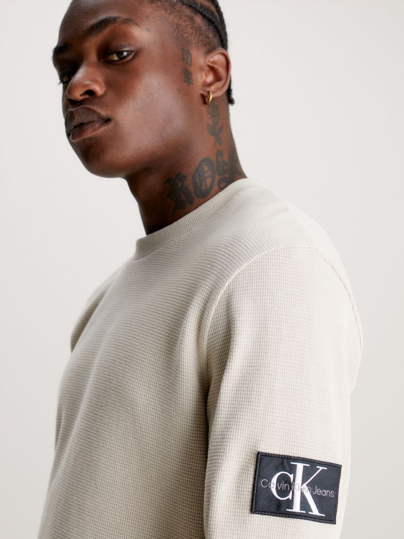 Remera-slim-de-manga-larga-de-punto-gofrado