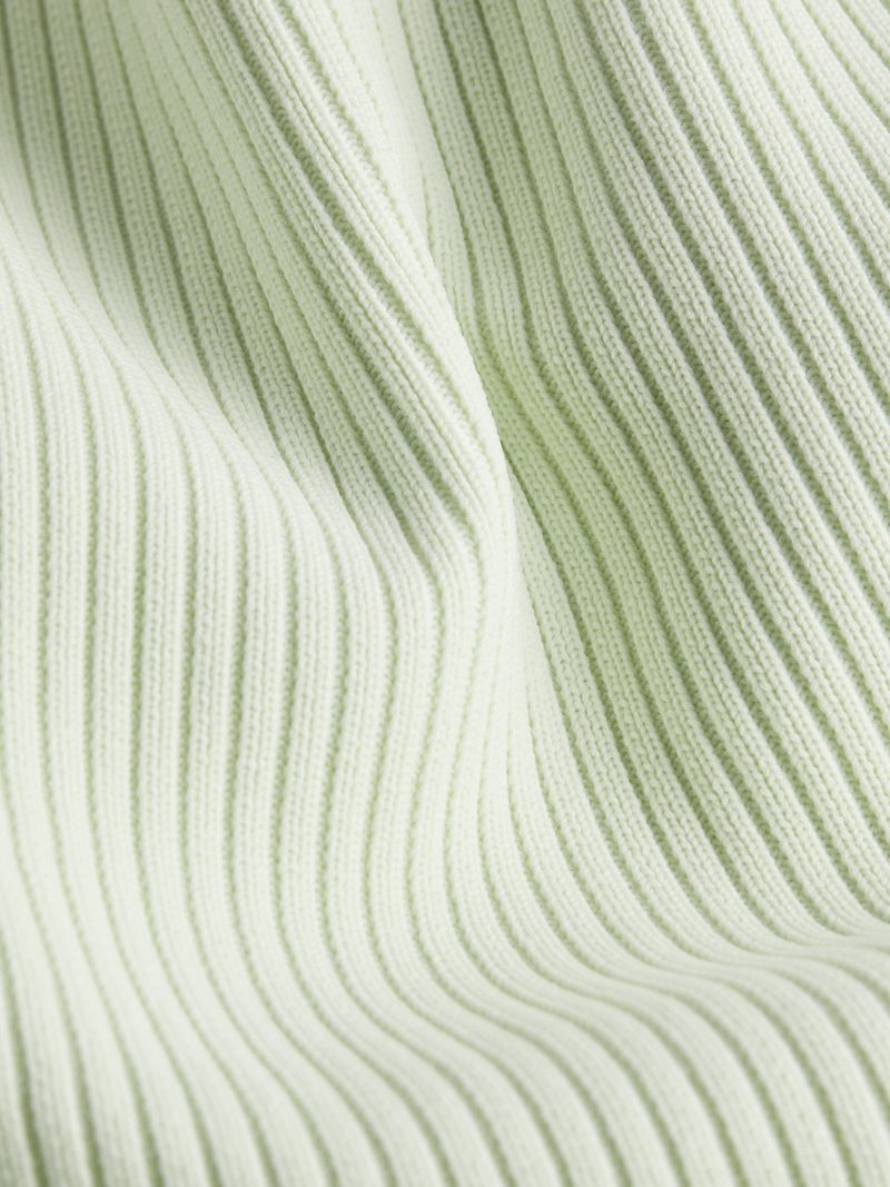 Sweater-con-cuello-alto