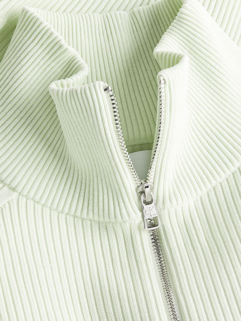 Sweater-con-cuello-alto