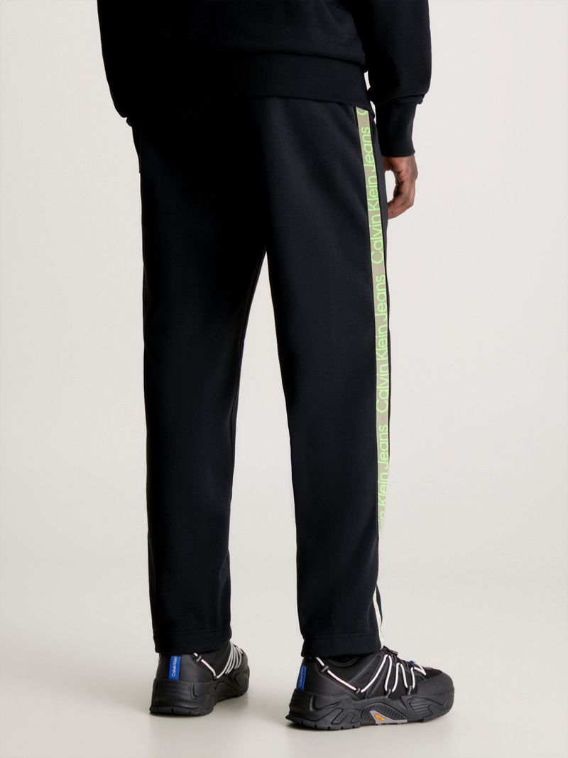 Pantalon-de-chandal-holgado-con-logo-Tape