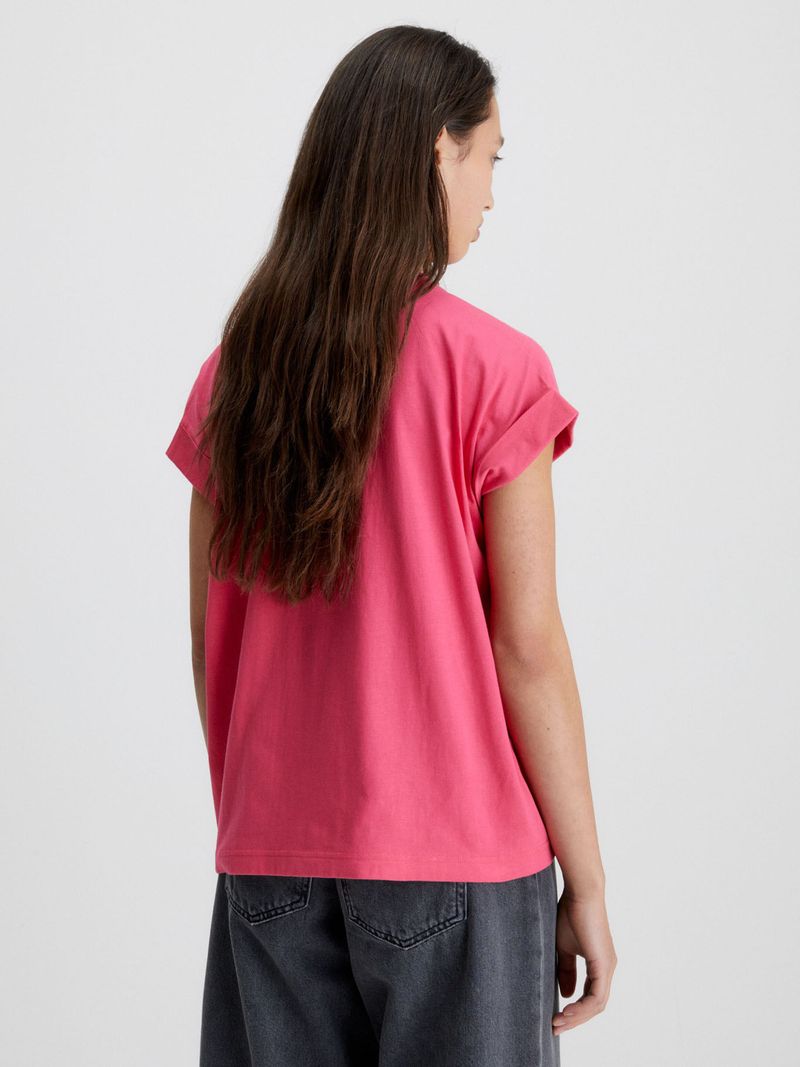 Remera-relaxed-con-monograma