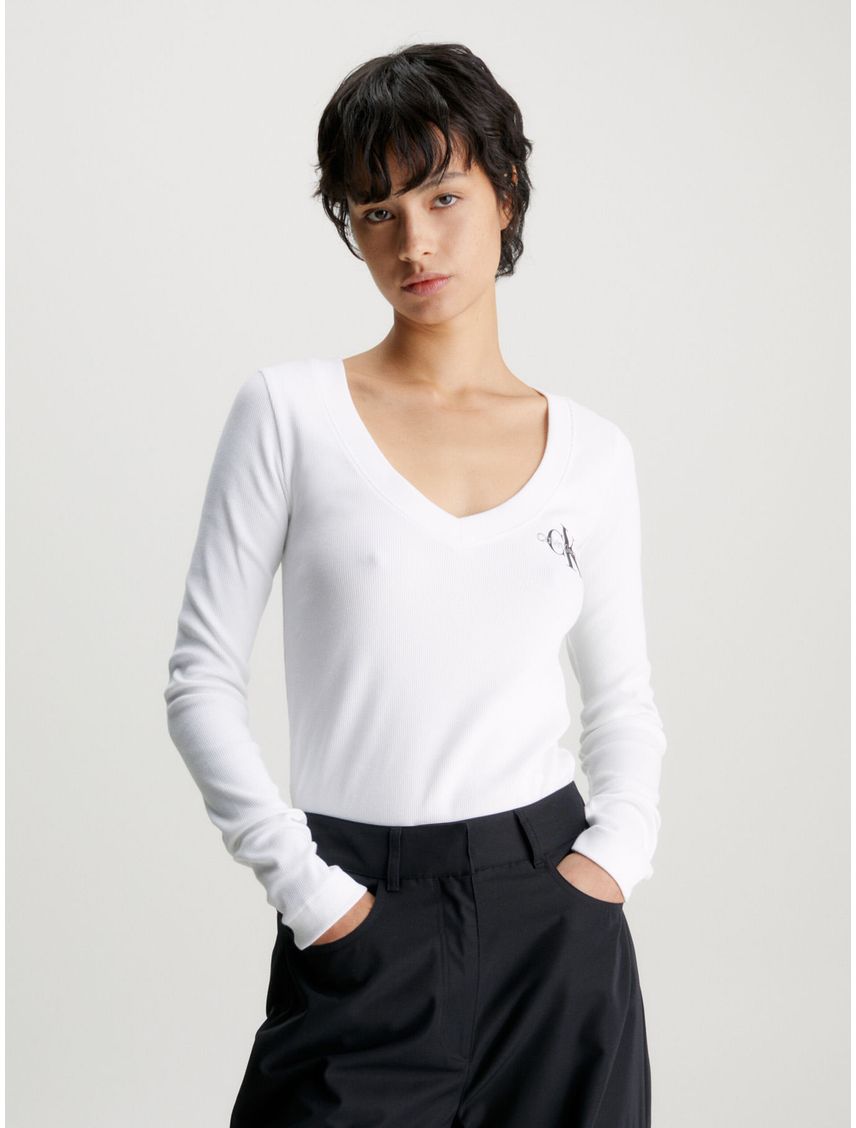 Remera slim de canalé con Cuello en V