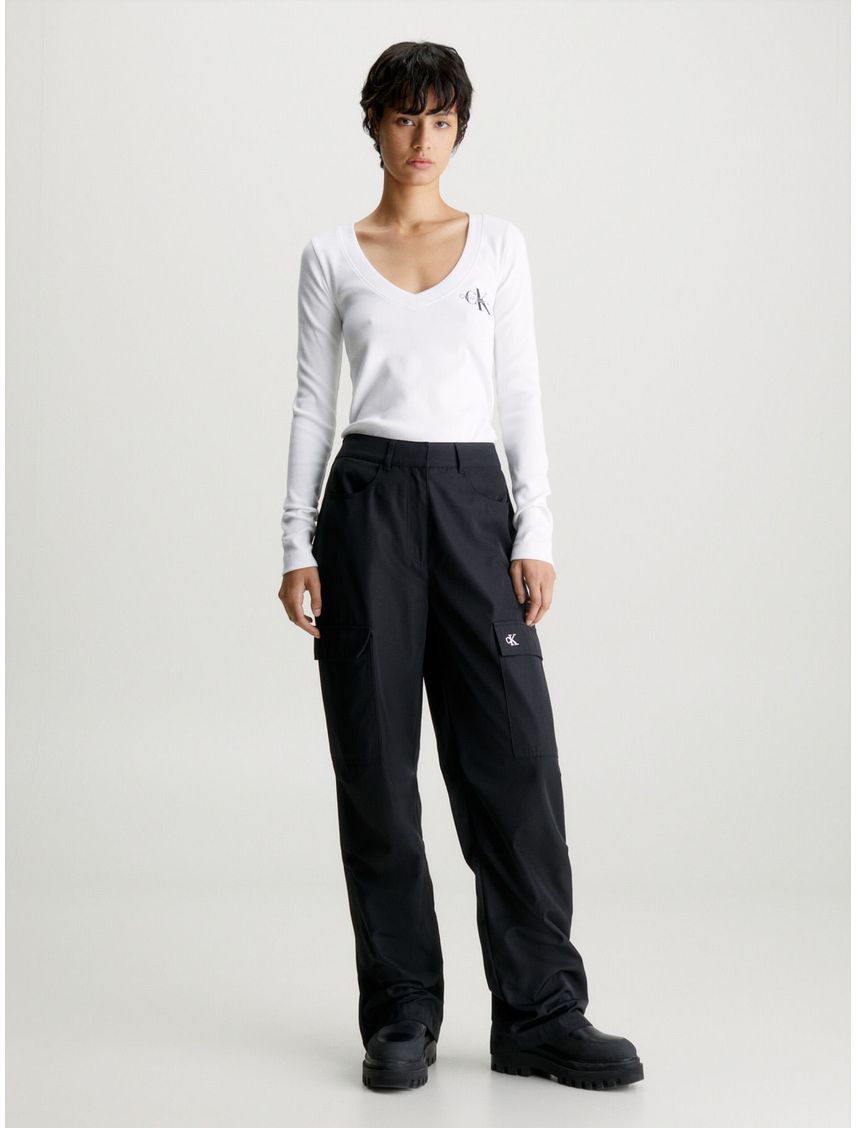 Remera slim de canalé con Cuello en V