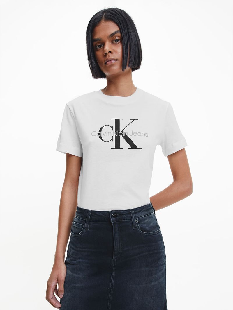 Remera-regular-fit-con-monograma