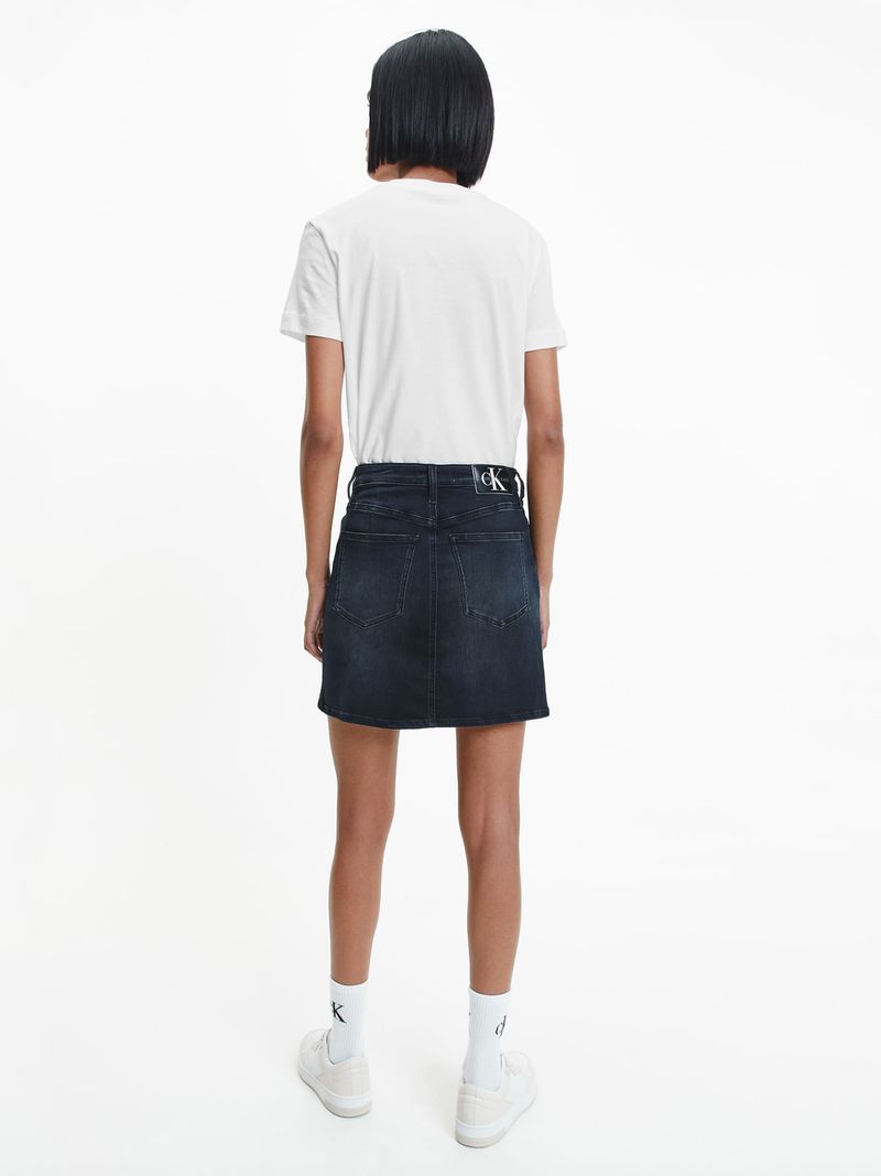 Remera-regular-fit-con-monograma