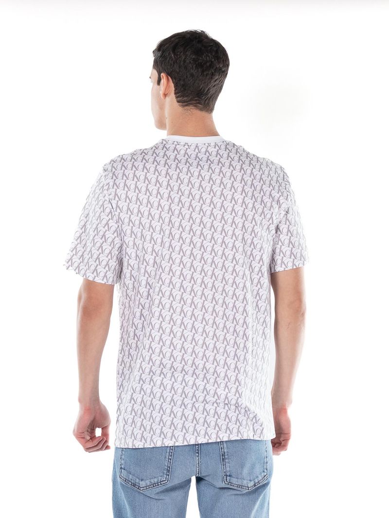 Remera-con-estampado-total