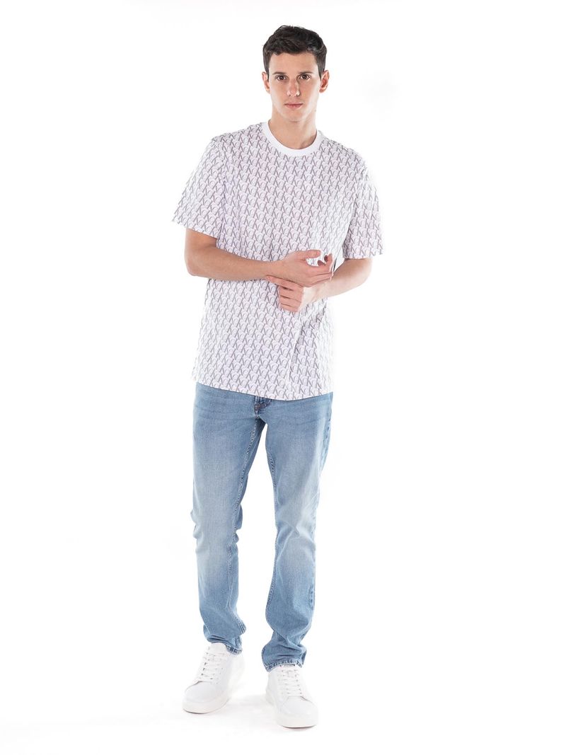 Remera-con-estampado-total