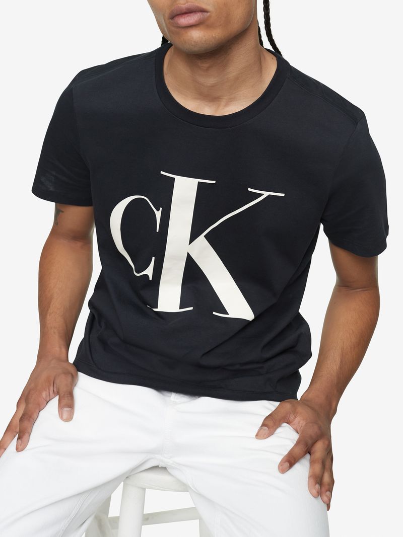 Remera-con-monograma
