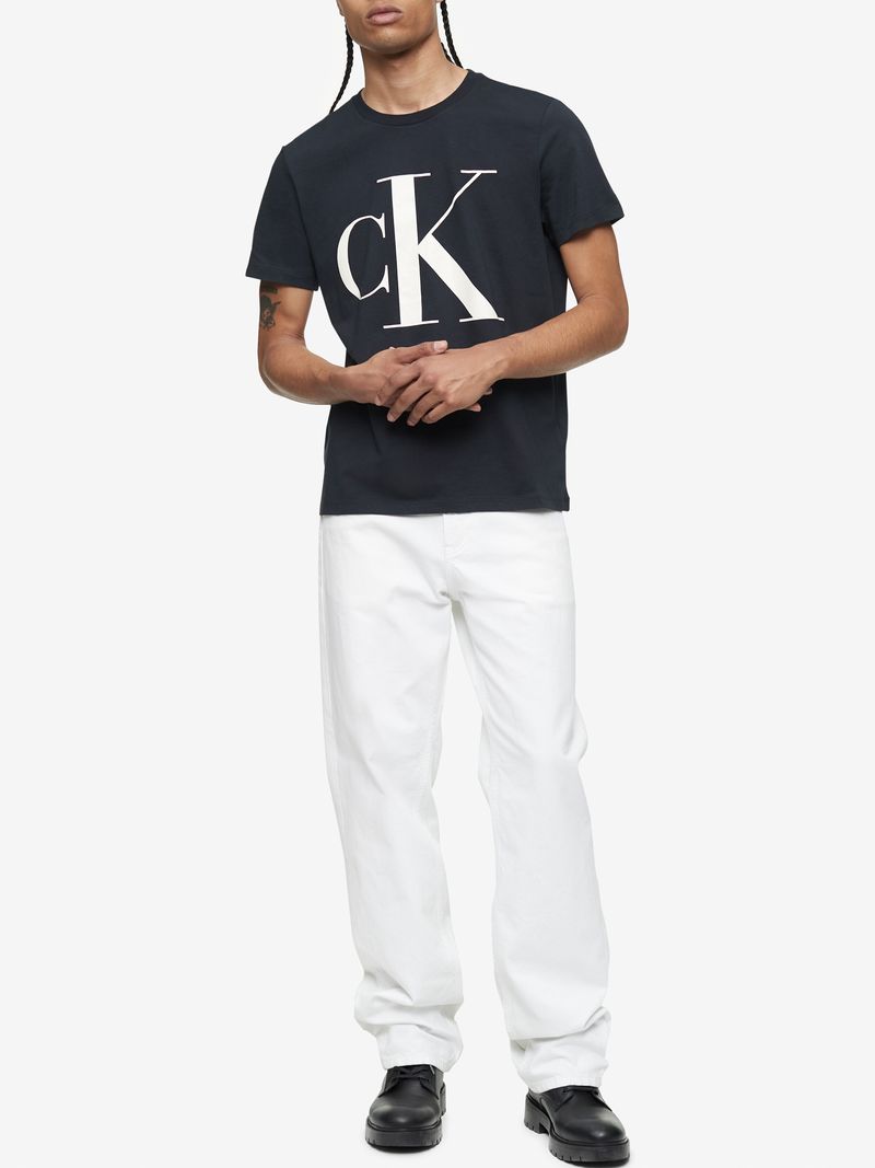 Remera-con-monograma
