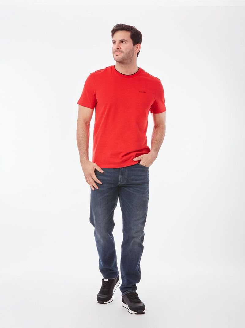 Remera-manga-corta-con-cinta-distintiva-en-los-hombros