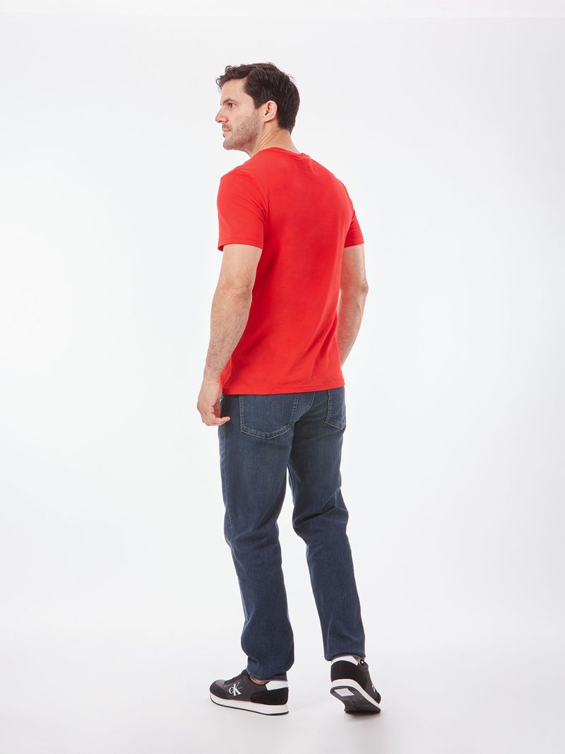 Remera-manga-corta-con-cinta-distintiva-en-los-hombros