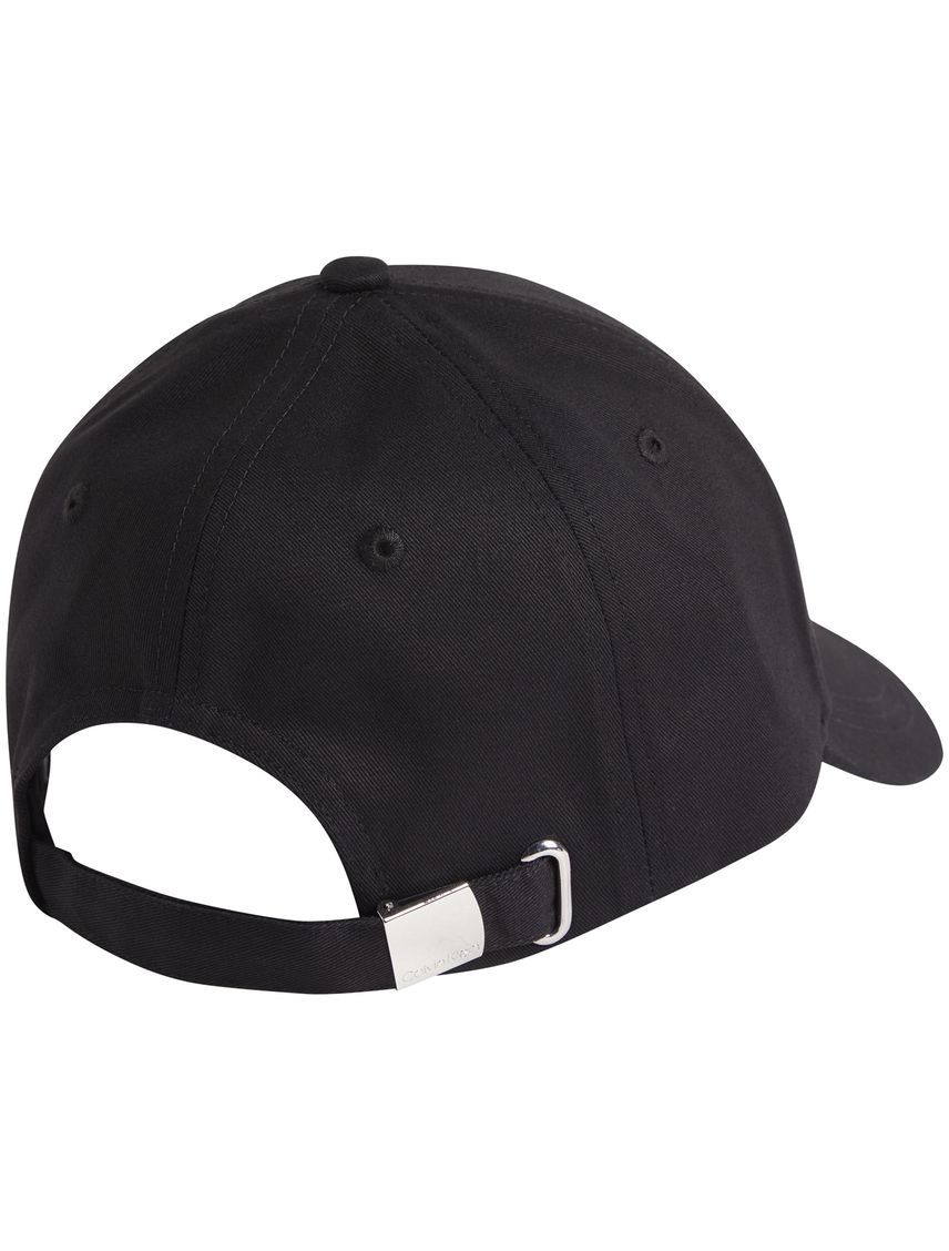 Gorra con parche bordado