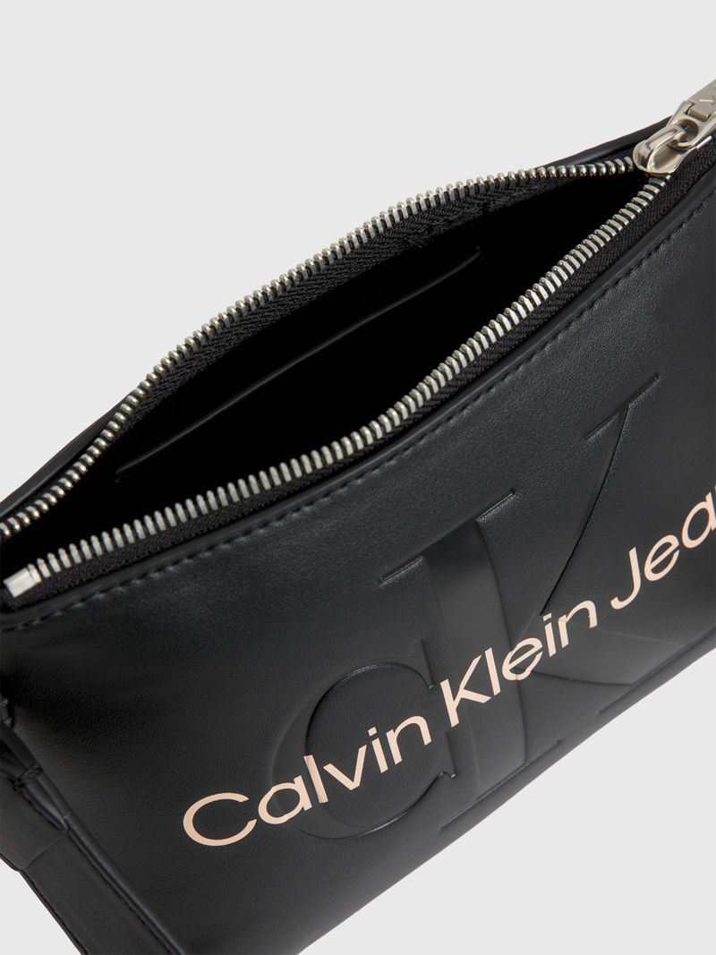 Cartera-cruzada-sculpted-con-monograma