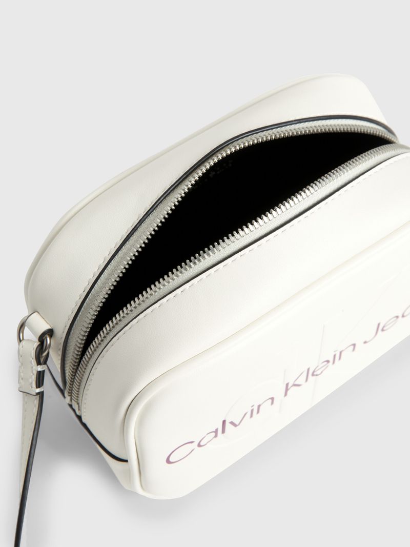 Cartera-sculpted-camera