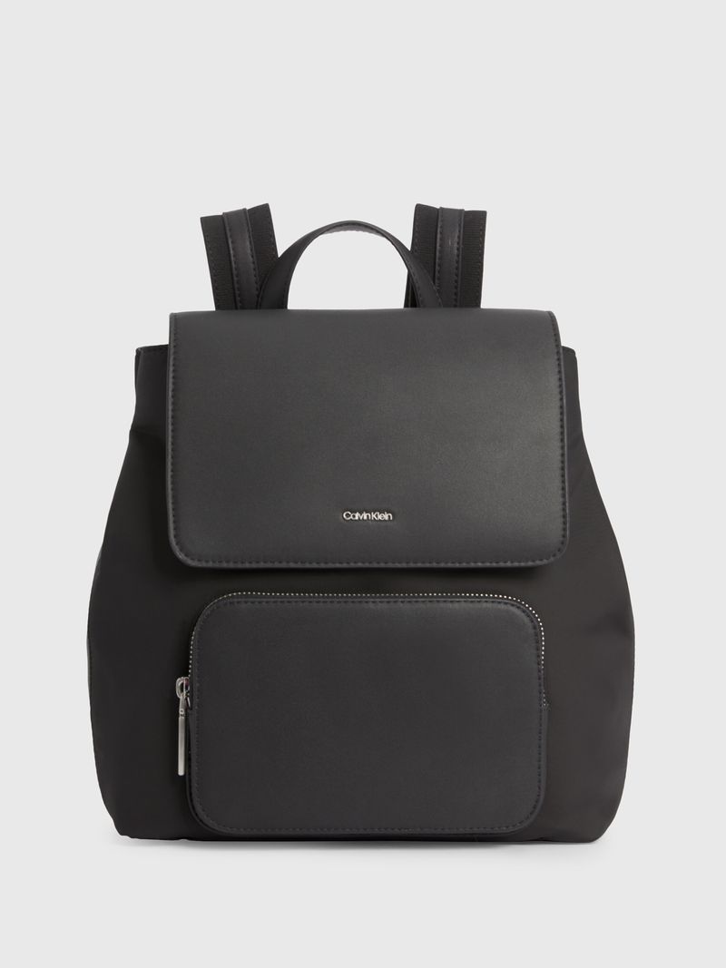 Mochila-campus-CK-must