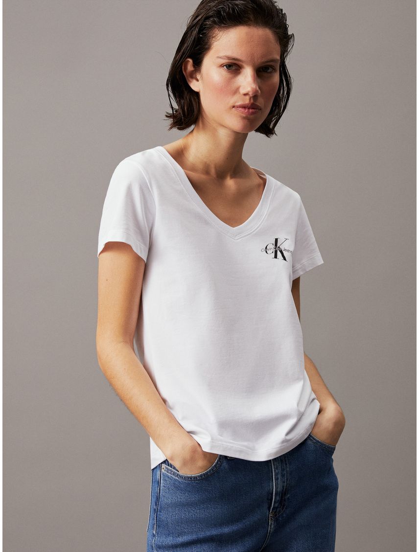 Remera con cuello V