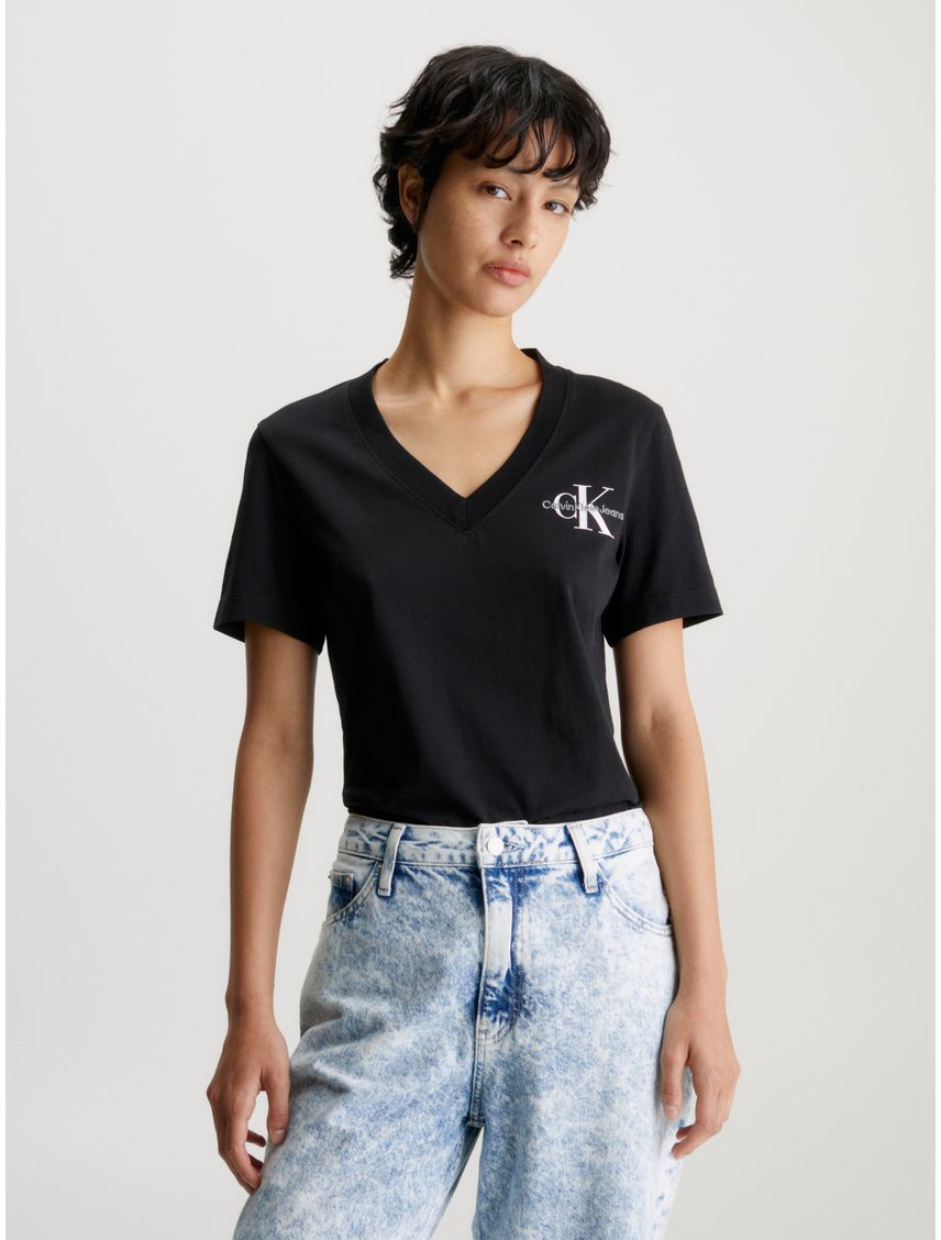Remera con cuello V