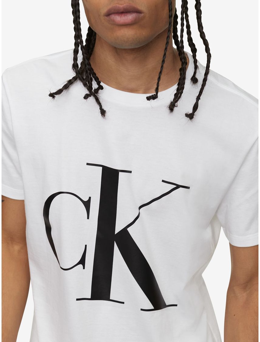 Remera con monograma