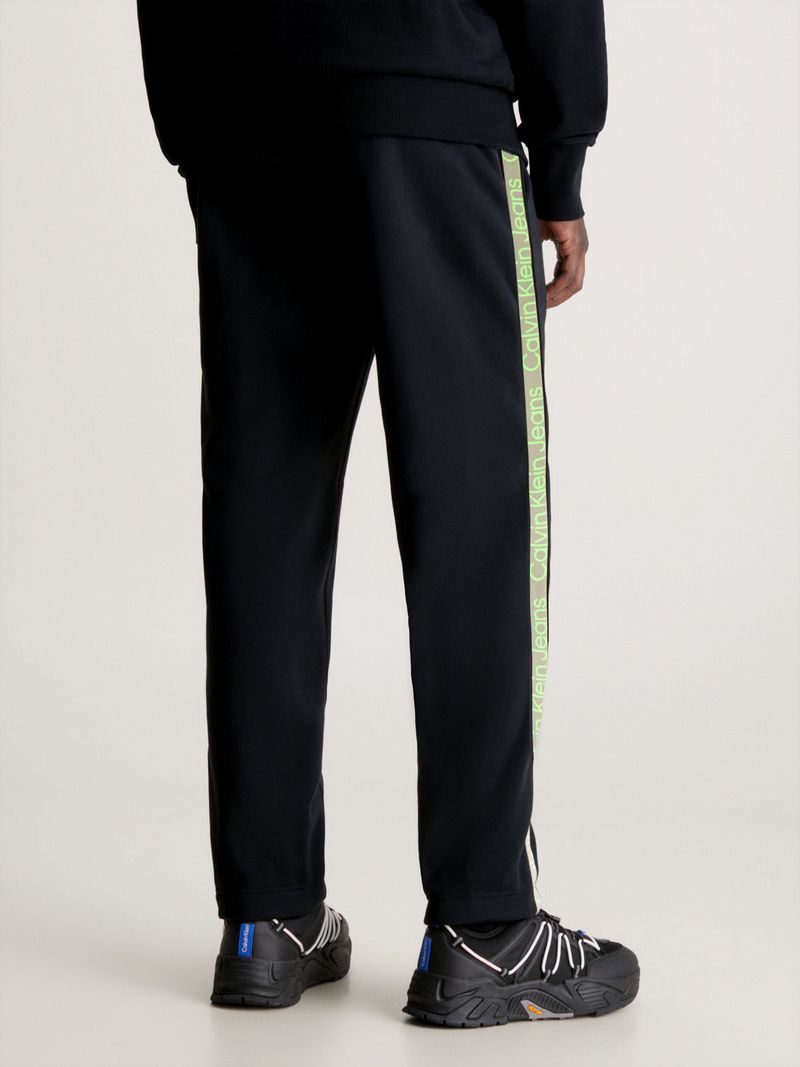 Pantalon-de-chandal-holgado-con-logo-Tape