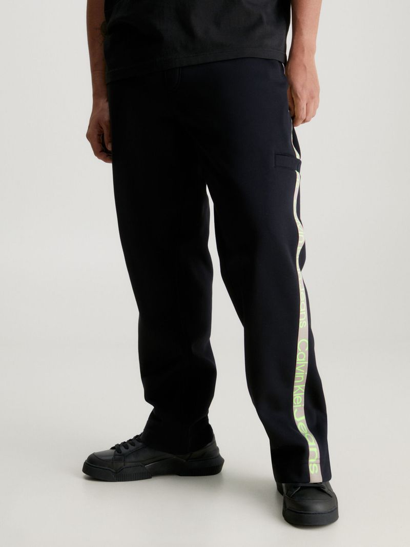 Pantalon-de-chandal-holgado-con-logo-Tape