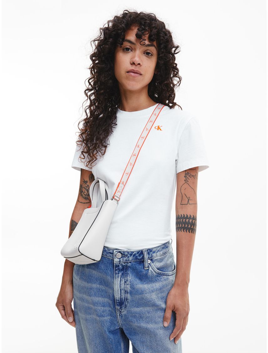 Remera slim con mini monograma