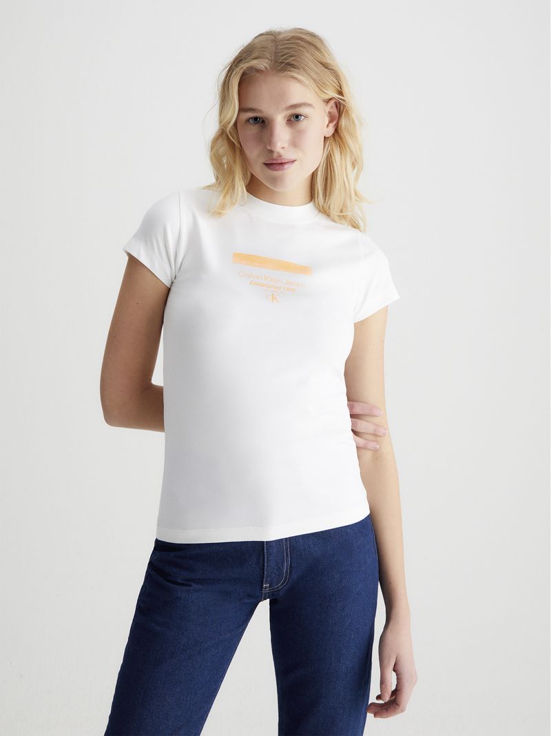 Remera-con-logo