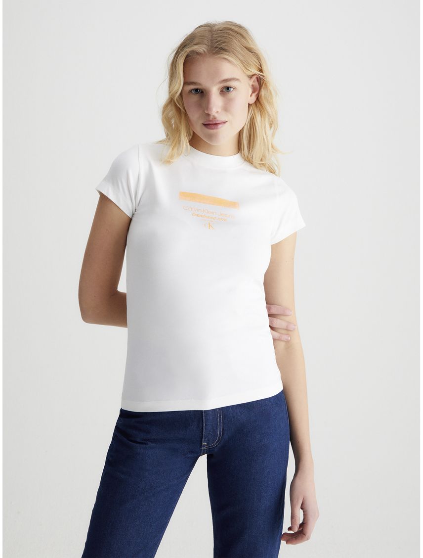 Remera con logo